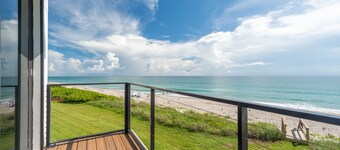 Oceanfront 4-bed Villa with private pool. Weekly discount for spring and summer.