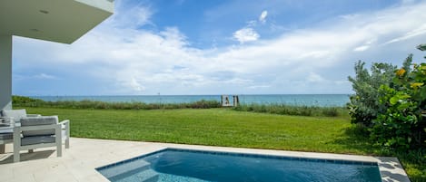 حمّام سباحة خارجي، حمّام سباحة مُدفَّأ