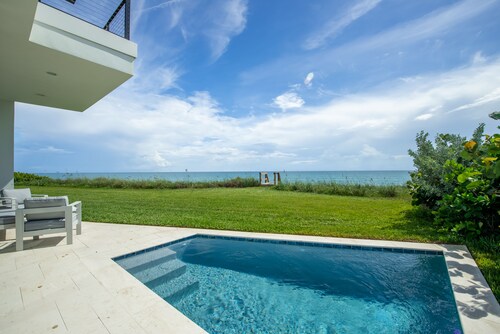 Oceanfront 4-bed Villa with private pool. Weekly discount for spring and summer.