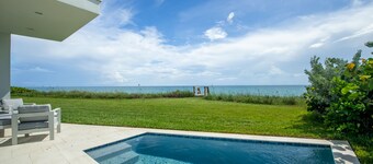 Oceanfront 4-bed Villa with private pool. Weekly discount for spring and summer.
