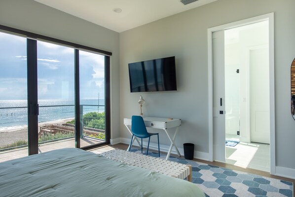 4 bedrooms, desk, travel crib, free WiFi