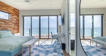 Oceanfront 4-bed Villa with private pool. Weekly discount for spring and summer.