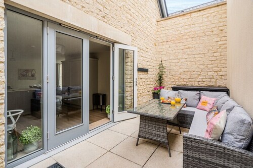 The Corner House - modern 3-bedroom city home