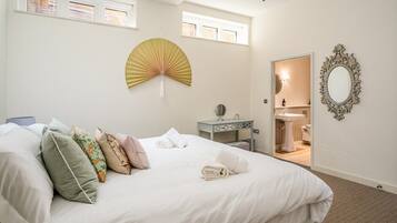 Desk, iron/ironing board, travel cot, WiFi