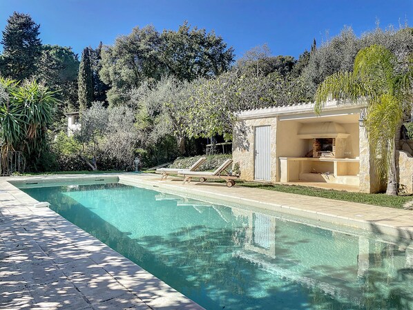 Et oppvarmet basseng