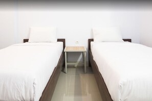 Habitación estándar con 2 camas individuales | Escritorio y wifi gratis