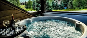 "Living The Dream" Townhome w Romantic Hot Tub for 2 Facing Mt. Crested Butte