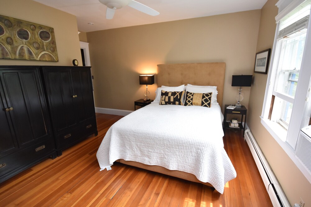 Charming Arts and Crafts Bungalow in Amherst, Massachusetts South