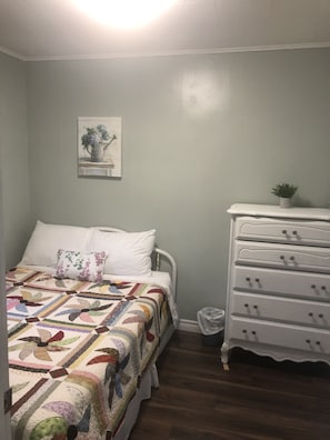 3 bedrooms, iron/ironing board, travel cot, free WiFi