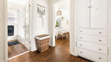 2 Schlafzimmer, Schreibtisch, Bügeleisen/Bügelbrett, kostenloses WLAN