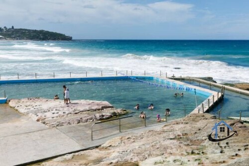 Luxury townhouse, ocean views, plunge pool, pets