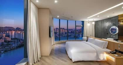 Like Hotel