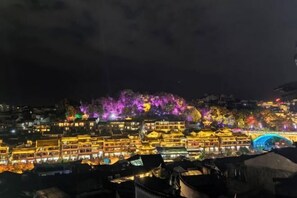 A traditional building complex with multiple levels and a prominent archway. - Biancheng Shanshui Inn (Fenghuang County)