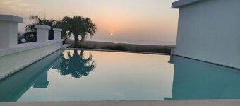 Atypical villa with panoramic ocean view