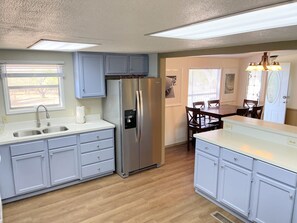Fridge, microwave, oven, stovetop - Comfortable Family Gathering 4B2B with Hot Tub RV LOT  (New Braunfels)