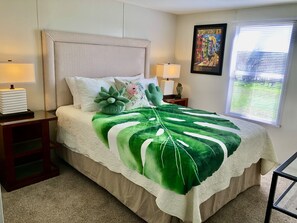 4 bedrooms, iron/ironing board, WiFi, bed sheets - Comfortable Family Gathering 4B2B with Hot Tub RV LOT  (New Braunfels)