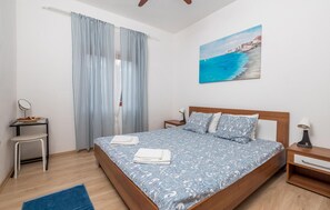 3 bedrooms, iron/ironing board, travel cot, free WiFi - Pet friendly home in Sveti Juraj (Sveti Juraj)