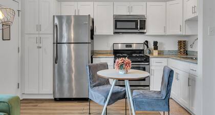 Vibrant New Orleans Apartment with Off-Street Parking Near Garden District