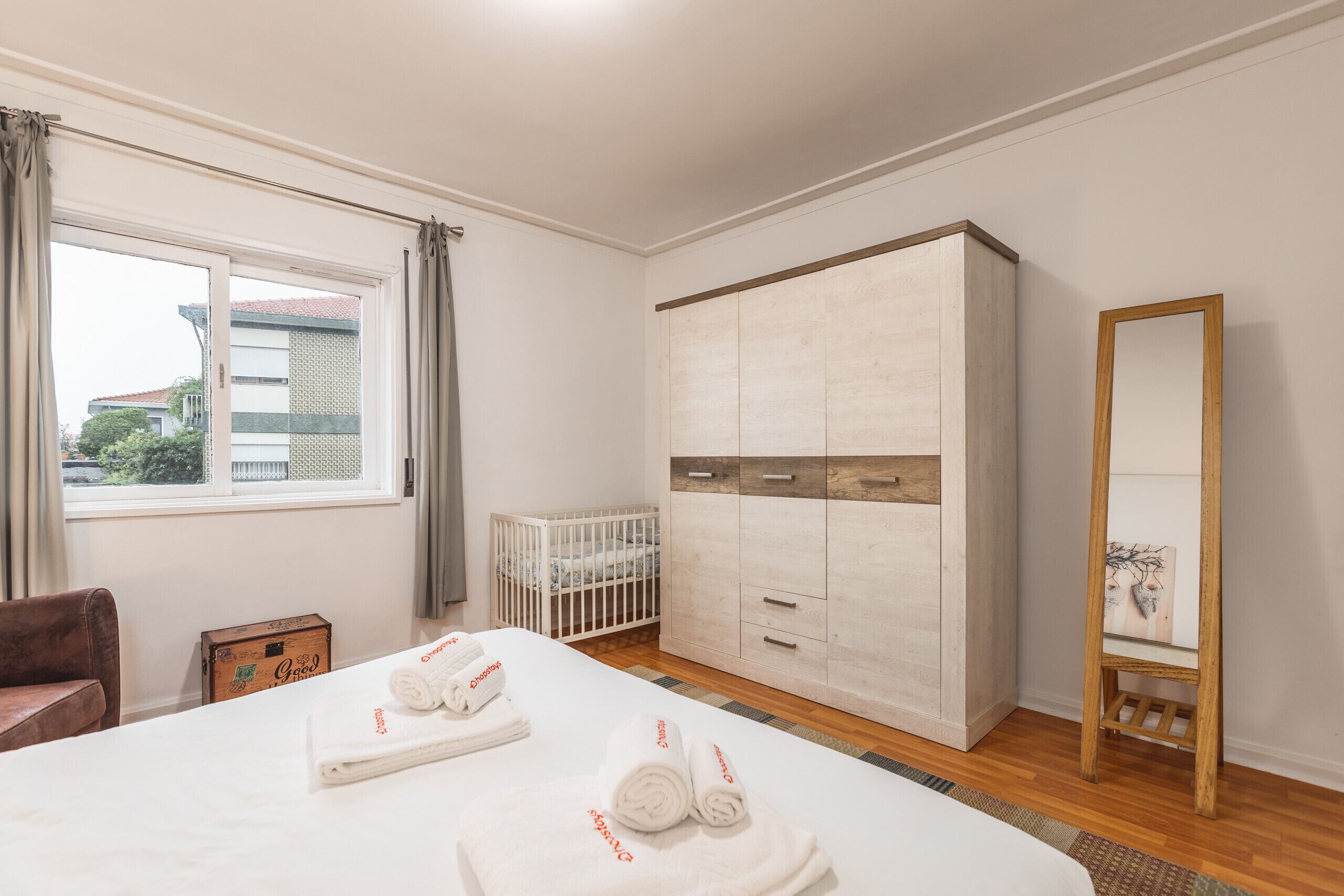 Bügeleisen/Bügelbrett, kostenloses WLAN, Bettwäsche