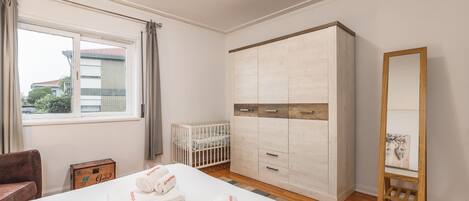 Bügeleisen/Bügelbrett, kostenloses WLAN, Bettwäsche