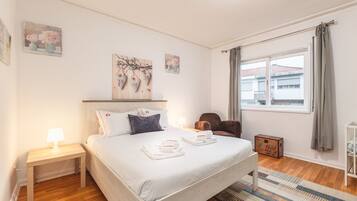 Iron/ironing board, free WiFi, bed sheets