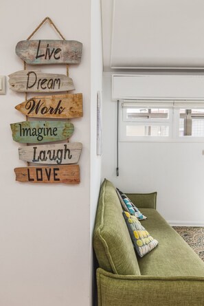 TV - Gaia Cosy 1E by Hopstays | Near WOW (Vila Nova de Gaia)