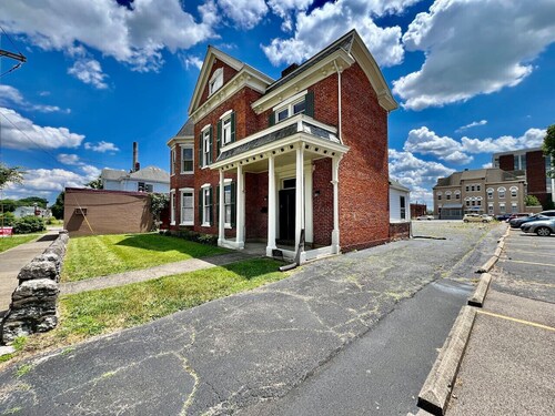 Newly Renovated Historic mansion 8 Bedrooms