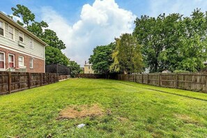 Property grounds - 6 BR Home Just Minutes From Downtown Cincinnati (Cincinnati)