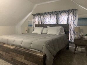 6 chambres, bureau, fer et planche à repasser, lit parapluie