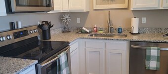 3 BDR Ranch w/ Fenced yard, laundry, garage + more