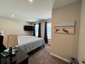 4 Schlafzimmer, Schreibtisch, Bügeleisen/Bügelbrett, Reisekinderbett