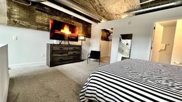 2 bedrooms, desk, iron/ironing board, travel cot