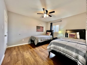 2 bedrooms, desk, iron/ironing board, WiFi