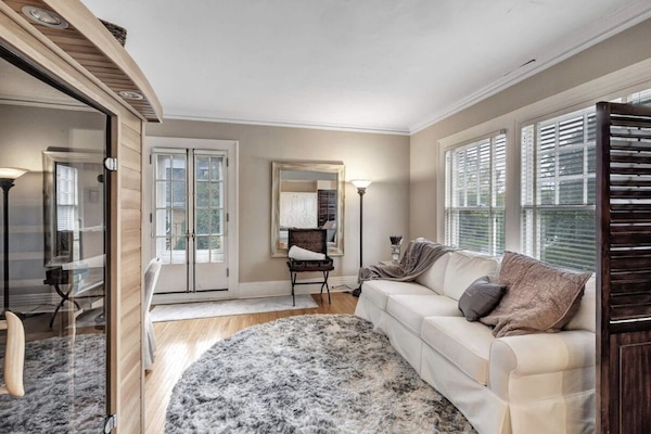 Smart TV, fireplace, computer monitors, printers