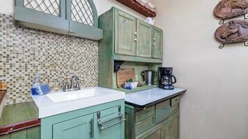 Cafetière-théière, grille-pain