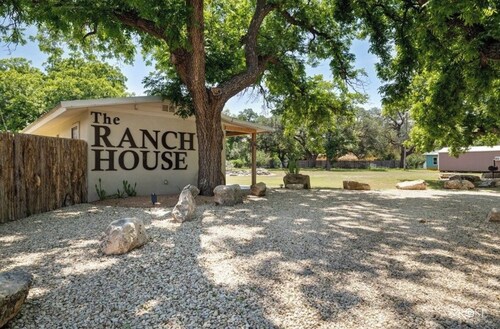 The Cedar Room - The Ranch House Motel