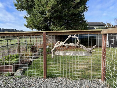 Ferndale Bungalow with pasture views, 5 minute walk to Downtown!