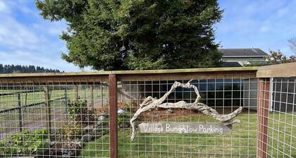 Ferndale Bungalow with pasture views, 5 minute walk to Downtown!