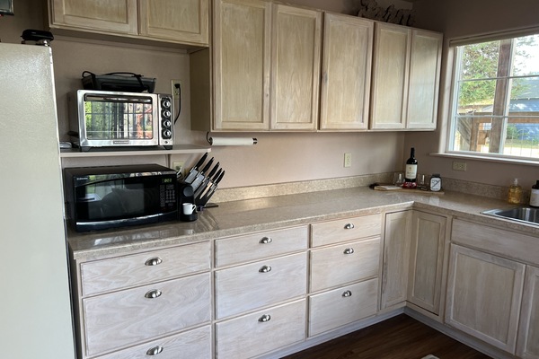 Fridge, microwave, stovetop, coffee/tea maker