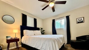 Iron/ironing board, travel cot, WiFi, bed sheets - Nice Place for the Budget Conscious (Middletown)
