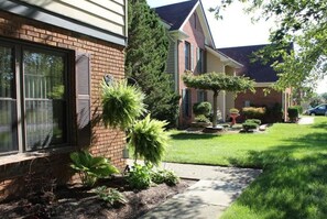 Property grounds - 3933 S Valley Brook Drive · ✪ Ed's Englewood well furnished home ✪ (Englewood)