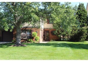 Exterior - 3933 S Valley Brook Drive · ✪ Ed's Englewood well furnished home ✪ (Englewood)