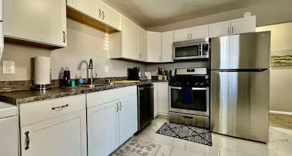 285 Whitaker unit A · Welcoming Two Bedroom Apartment on Whitaker