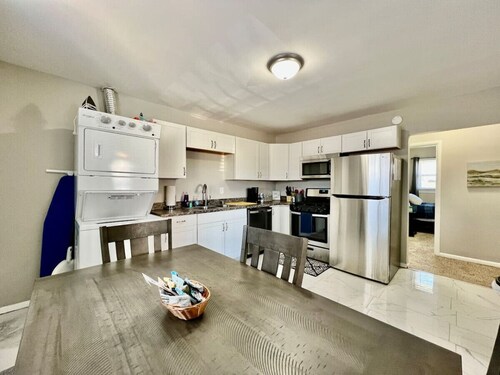 285 Whitaker unit A · Welcoming Two Bedroom Apartment on Whitaker