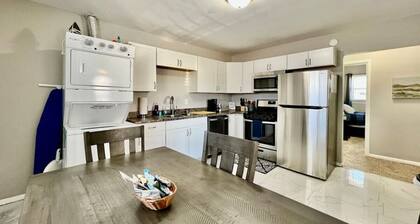 285 Whitaker unit A · Welcoming Two Bedroom Apartment on Whitaker