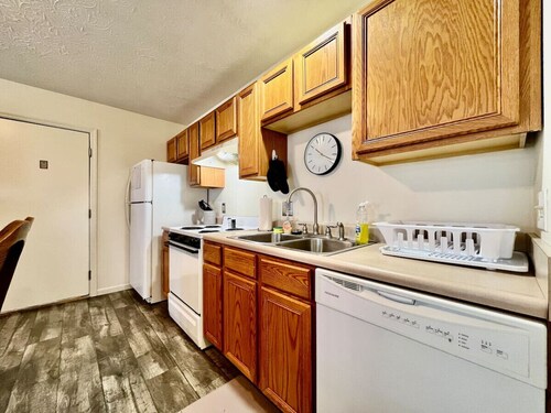 240 Overbrook - NEW · Frank's funky and fashionable furnished home