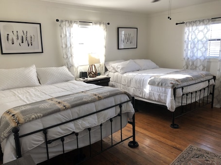 Sleeping Lion - Room 6 | Free WiFi. Fort Davis Drug Store Hotel