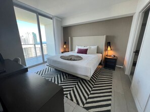 2 bedrooms, desk, iron/ironing board, WiFi