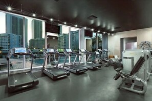 Fitness facility - Unique Studio Apt w/2 Queen Beds Beach and Pool Canal View (Hallandale Beach)