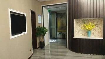 المنشأة من الداخل